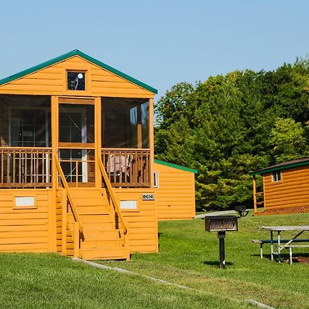 Plymouth Rock Camping Resort Deluxe Cabin 19 Elkhart Lake Экстерьер фото