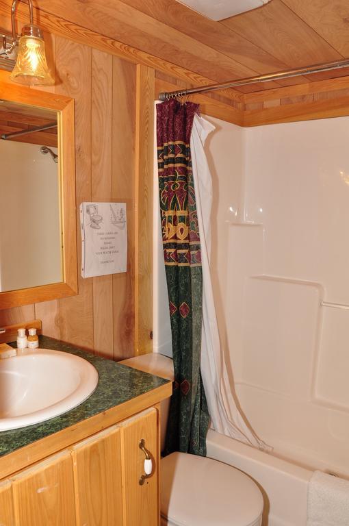 Plymouth Rock Camping Resort Deluxe Cabin 19 Elkhart Lake Экстерьер фото