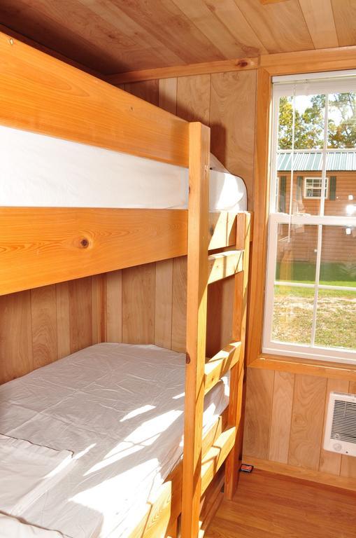 Plymouth Rock Camping Resort Deluxe Cabin 19 Elkhart Lake Экстерьер фото