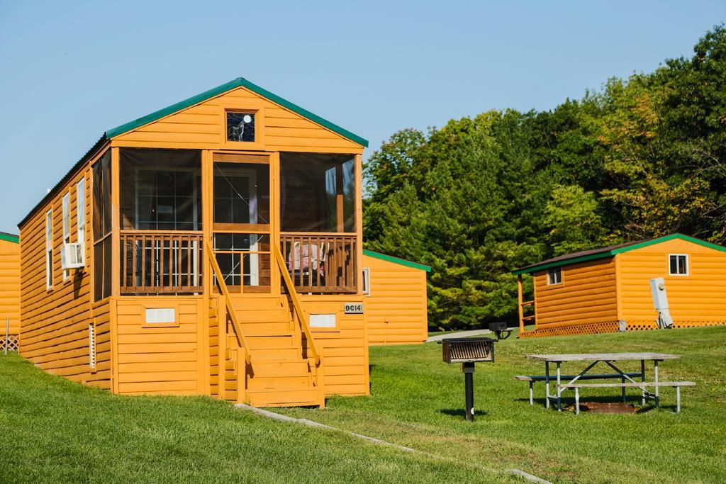 Plymouth Rock Camping Resort Deluxe Cabin 19 Elkhart Lake Экстерьер фото